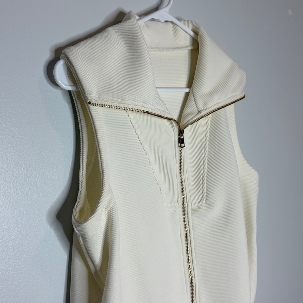 Vest - Picture 2 of 4